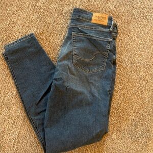 Levi’s signature gold ladies jeans, size 10, medium, waist 30 length 30